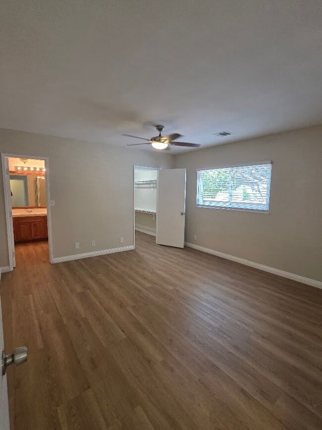 Building Photo - TURNKEY-RENT READY SPACIOUS 2BD/2BA HOME, 2-CAR GARAGE WITH AN AUTOMATIC ROLL-UP DOOR, LARGE COVE...