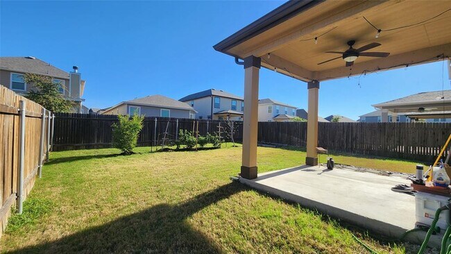 Building Photo - 402 Parrot Tulip View