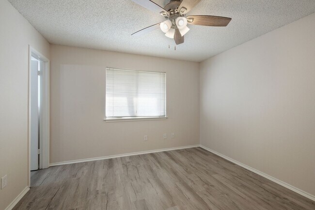 Building Photo - 629 Fern Meadow Dr