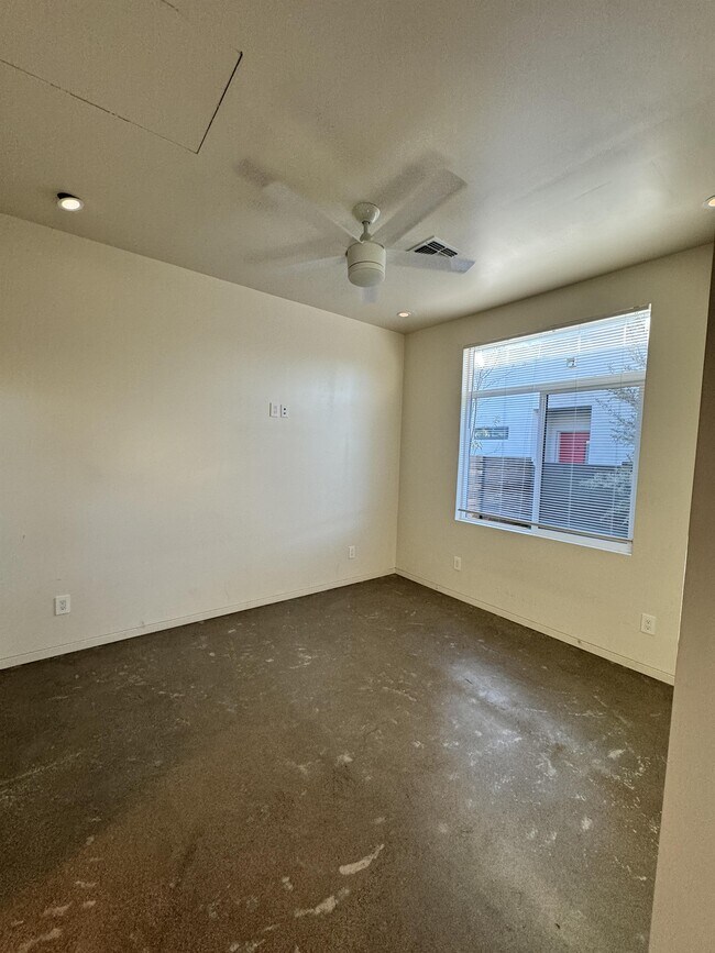 Building Photo - 1022 E Fillmore St