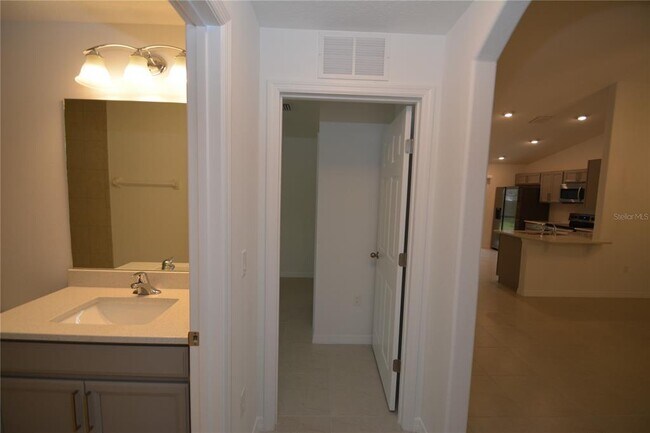 Building Photo - 14 Unimay Ct