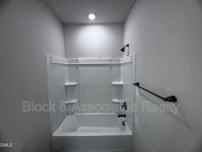 Building Photo - 129 Boone Lake Way