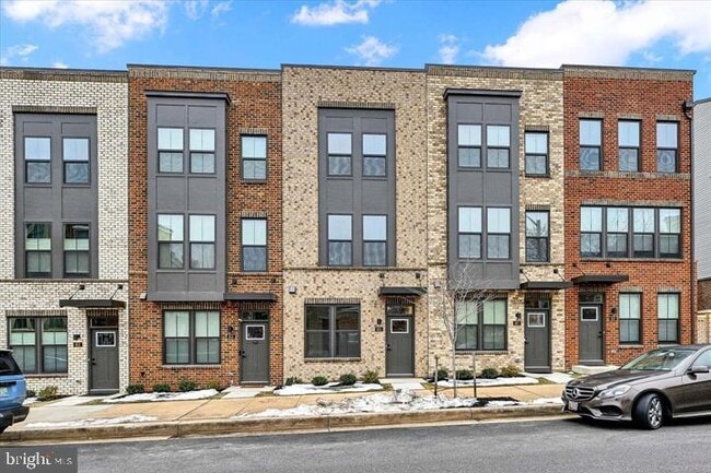 Building Photo - 815 Lennox St