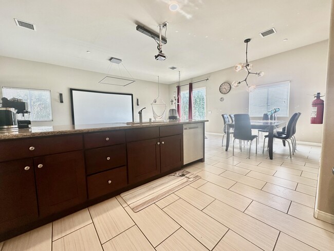 Building Photo - 31715 Avenida Alvera