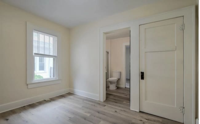 Building Photo - Bright & Inviting 2 Bedroom 1 Bathroom Bun...