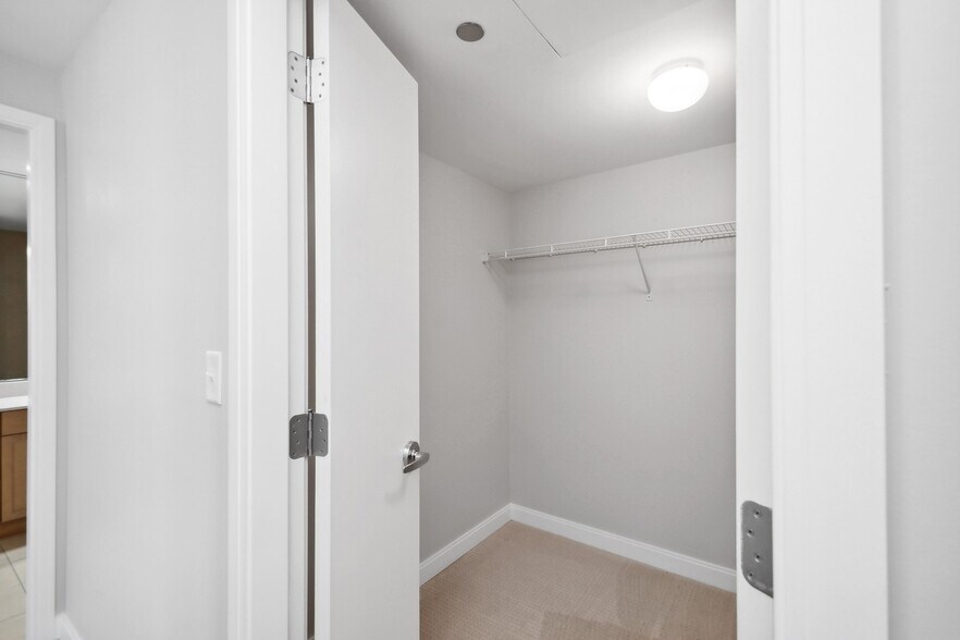 Building Photo - 130 N Garland Ct