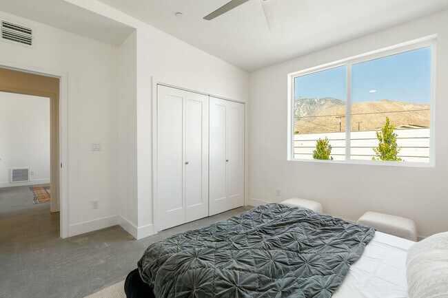 Building Photo - 361 W Sunview Ave