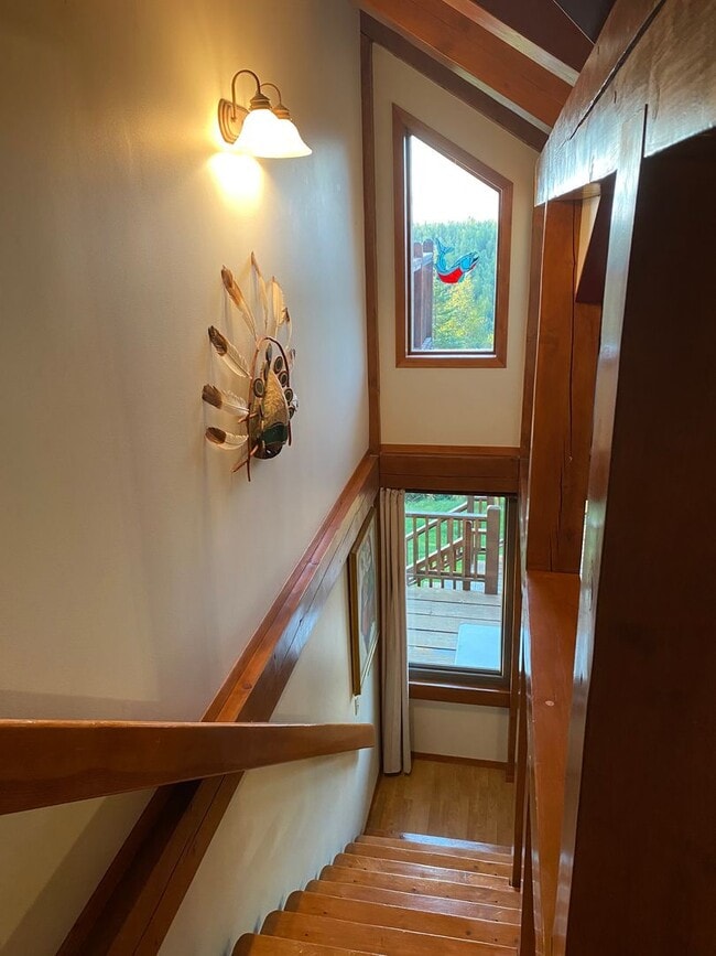 Building Photo - FURNISHED SEASONAL RENTAL