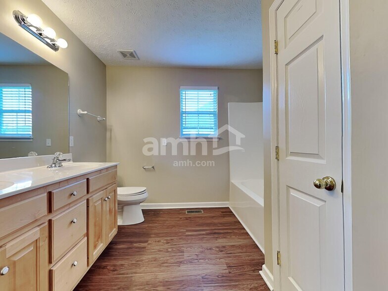 Building Photo - 308 Bluefield Ln