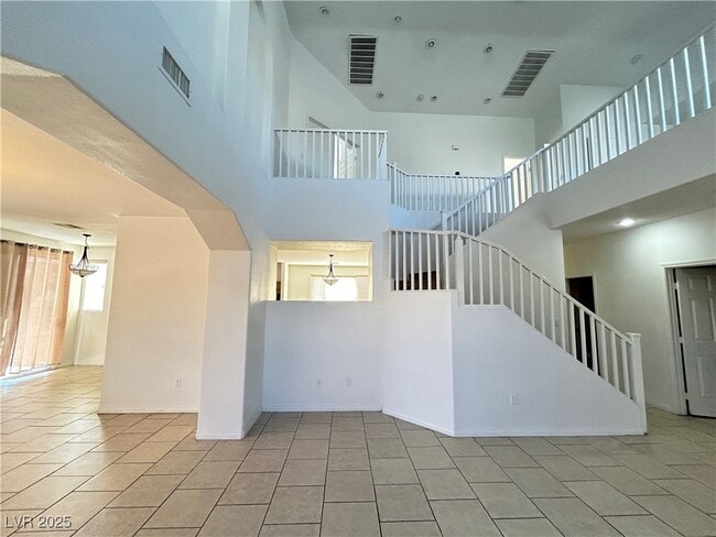 Building Photo - 179 Flying Hills Ave