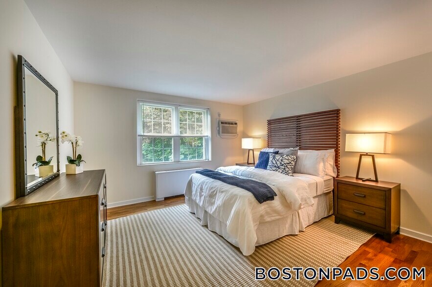 Building Photo - 8 Captain Parker Arms