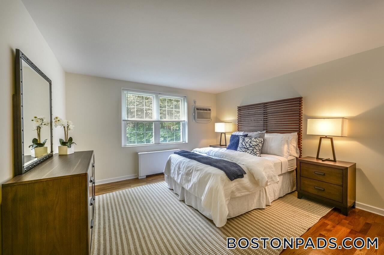 Building Photo - 8 Captain Parker Arms