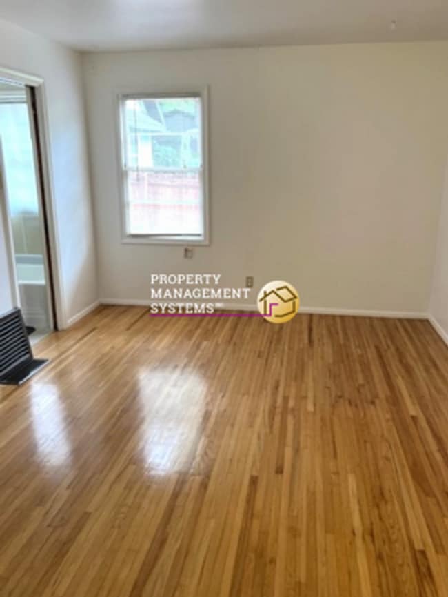 Building Photo - 1 Bedroom Bungalow in Holladay