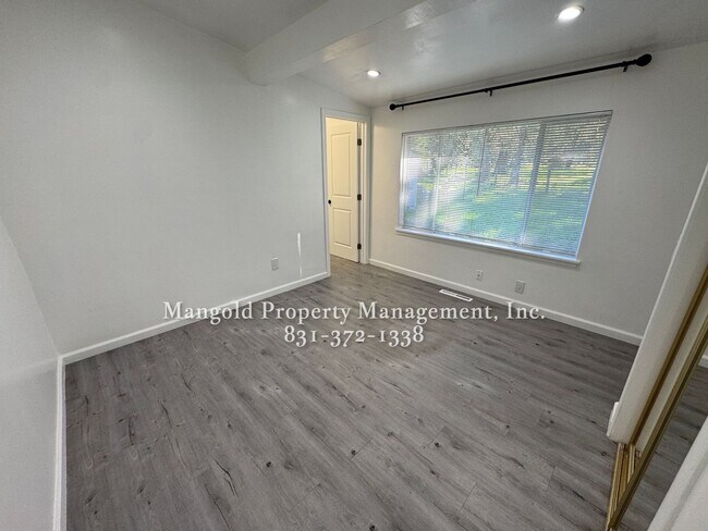 Building Photo - 635den