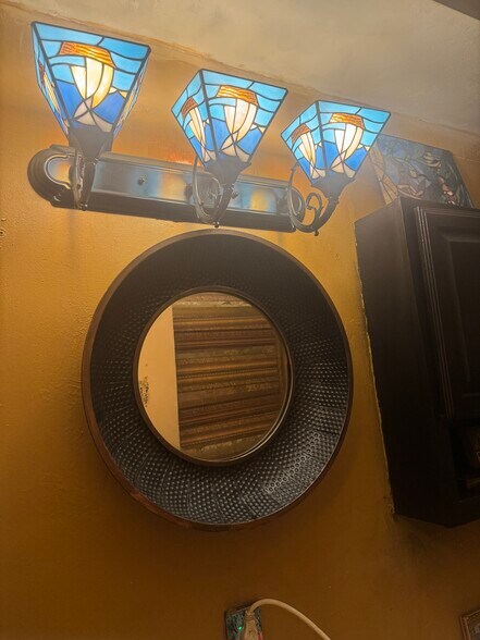 Building Photo - 1131 Lakeshore Dr