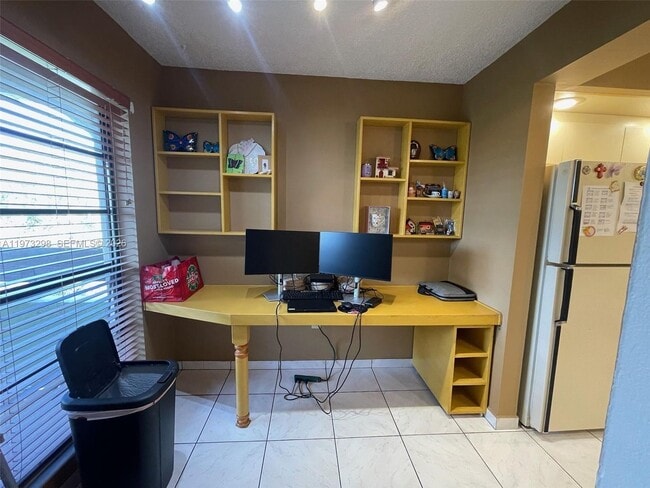 Building Photo - 9010 SW 125th Ave