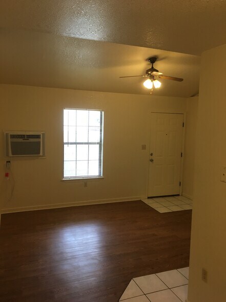 Building Photo - 2704 Wakefield Dr