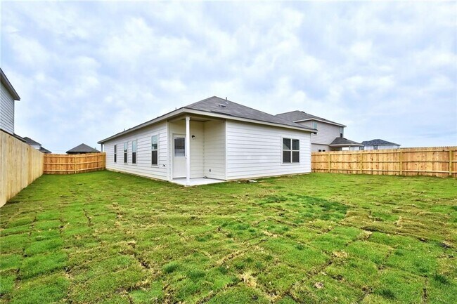 Building Photo - 708 Red Barn Bnd