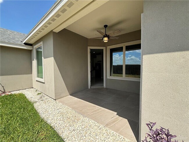 Building Photo - 2601 Tulipan Ave