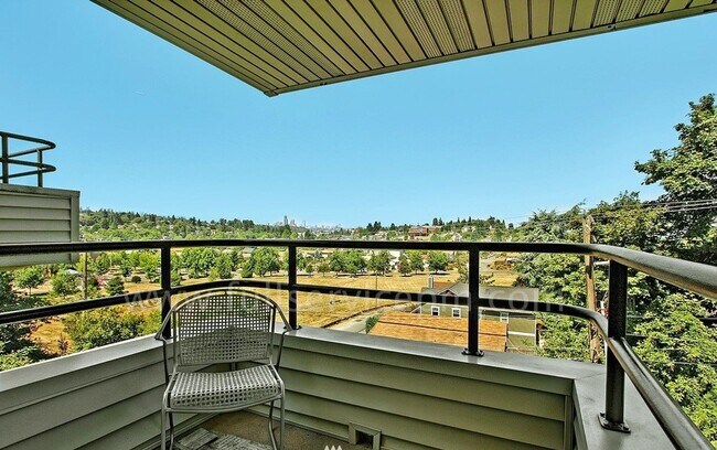 Building Photo - View Townhome Overlooking Genesee Park, Private Patio, Decks & Garage Parking