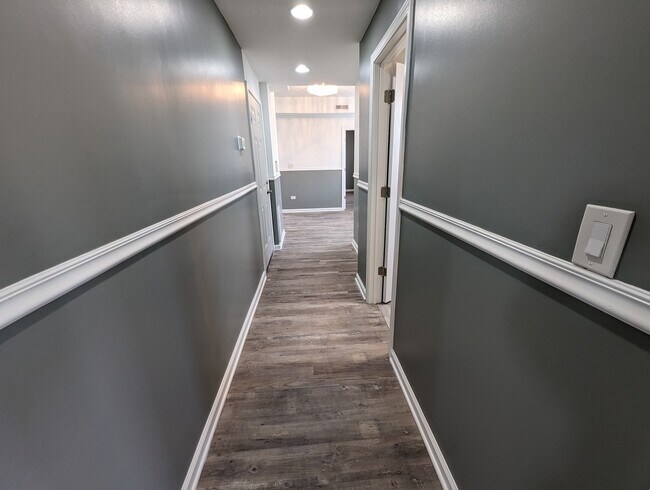 Building Photo - 4213 W 13th St