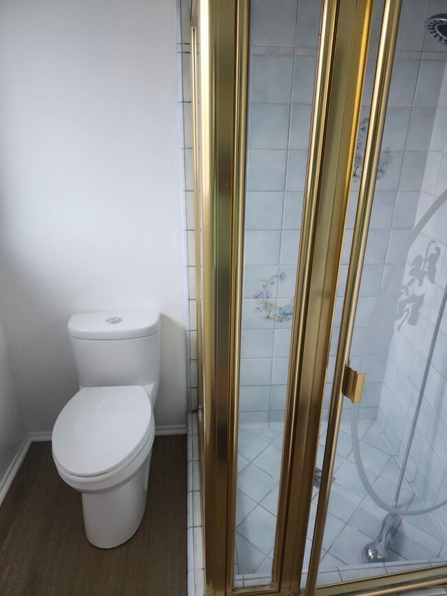 Master bath - 4565 Almond Ave