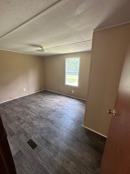 Building Photo - 118 Wild Forest Ln