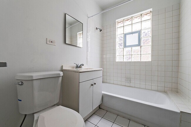 Building Photo - 12000 S Eggleston Ave 437-39 W 120th Chicago, IL 60628