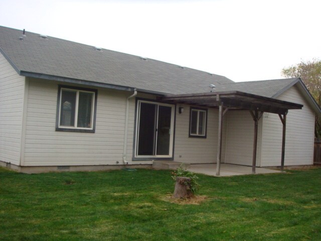 Building Photo - 1029 N Maple Creek Ave