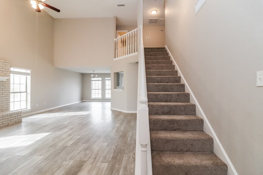 Building Photo - 10328 Gray Oak Ln