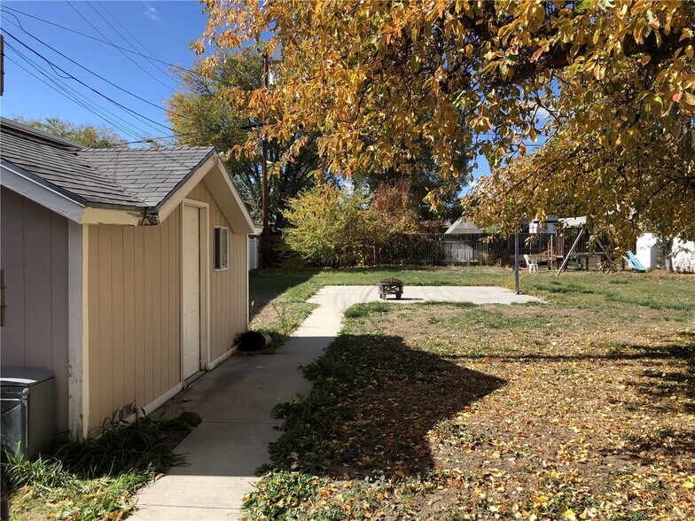 Building Photo - 873 N 600 W