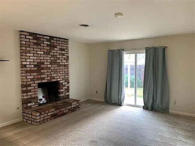 Building Photo - Single level 3/2 home