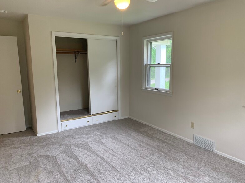 Bedroom - 1202 Wayne St