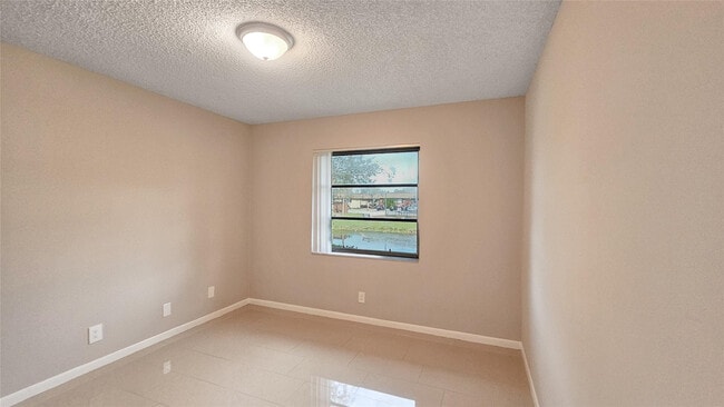 Building Photo - 416 Lakeside Dr