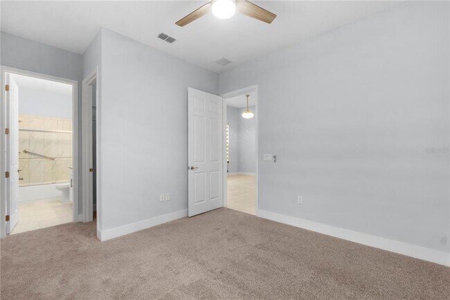 Building Photo - 2320 Symphony Cir