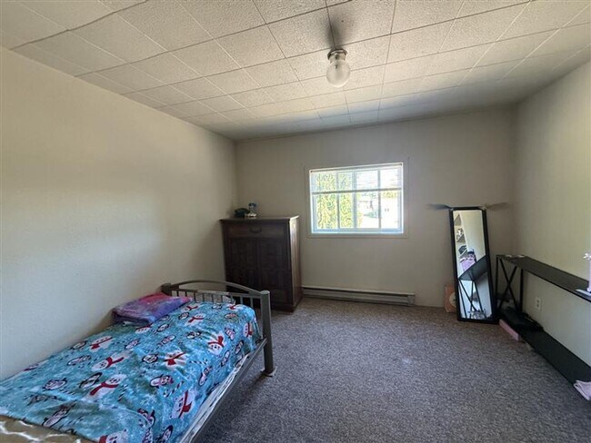 Building Photo - 4 Bedroom House for Rent