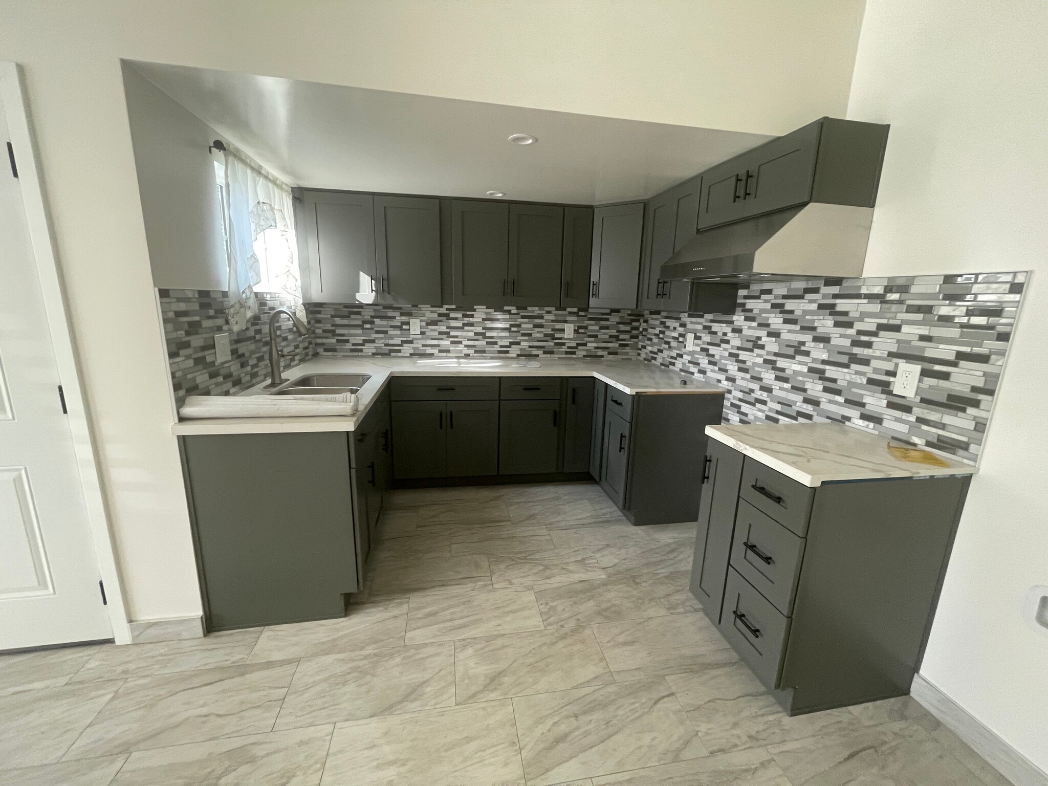 Kitchen - 600 W Palmer St