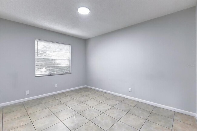 Building Photo - 1417 NE 38th St