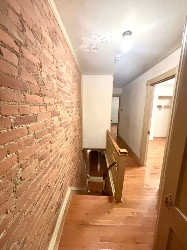 Building Photo - 627 4th St