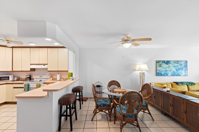 Building Photo - Beachside Living Made Easy – Furnished 2BR/1BA Available for 6 Months!