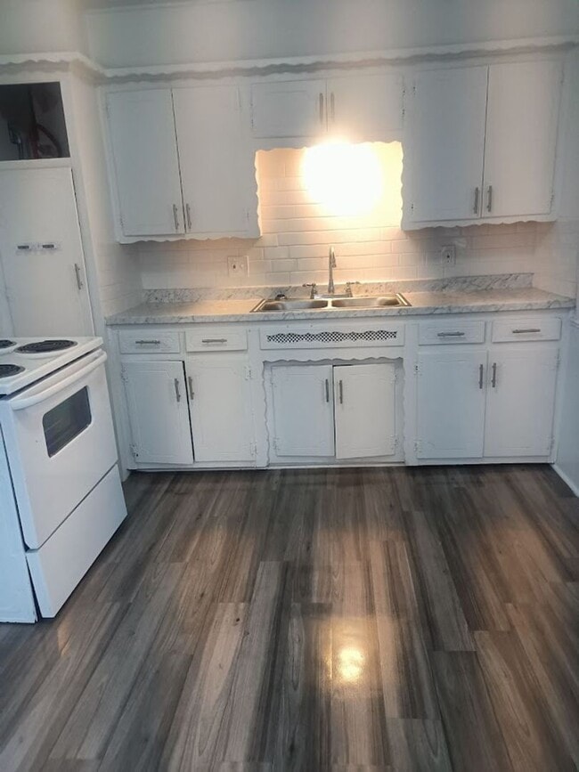 Building Photo - 133 SE 45th St