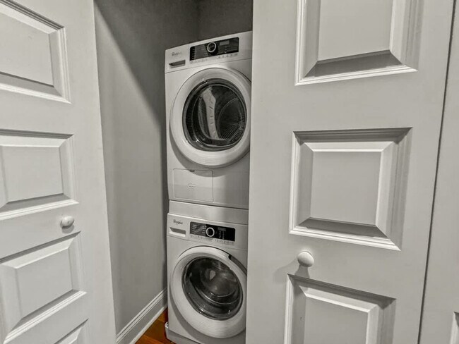 Building Photo - 1421 N 5th St