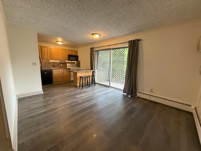 Building Photo - 813 E Kingsley St
