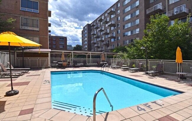 Swimming Pool - 800 4th St SW