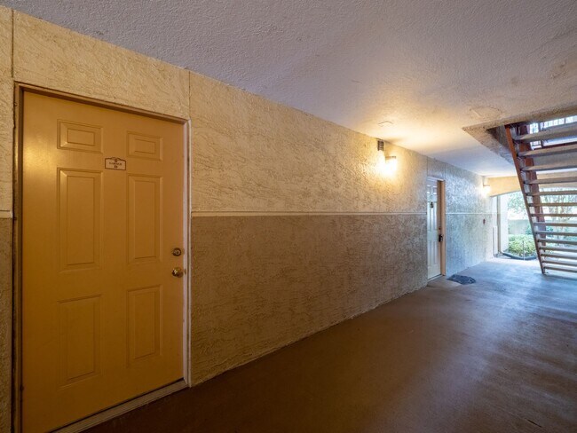 Building Photo - Bona Vista - 831 CW 104