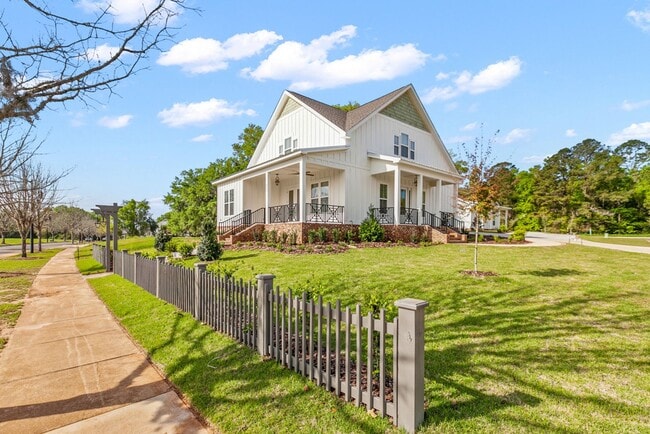 Building Photo - Great Southwood Home