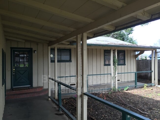Building Photo - 252 Connors Ave