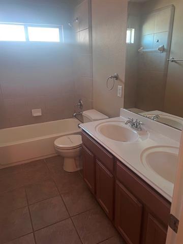 Building Photo - 11490 La Grange Dr
