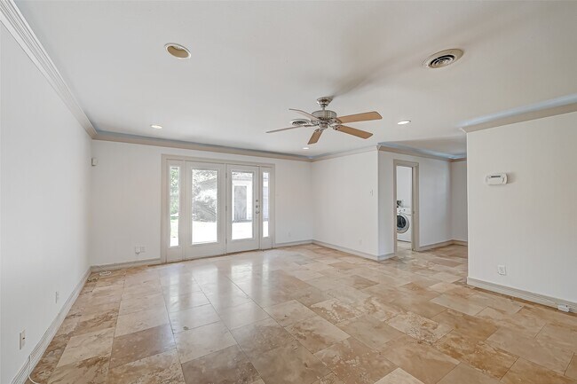 Building Photo - 5611 Briarbend Dr