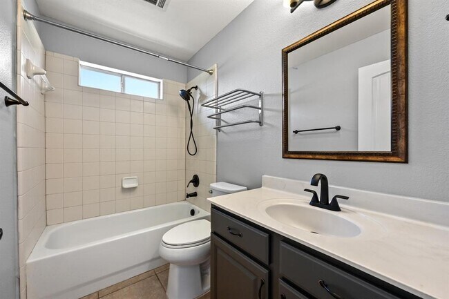 Building Photo - 4204 Bob Wire Rd